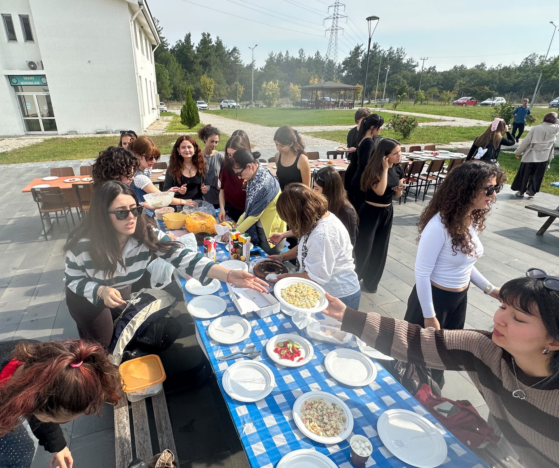 GÜZEL SANATLAR FAKÜLTESİ GELENEKSEL KAHVALTILI TANIŞMA ETKİNLİĞİ